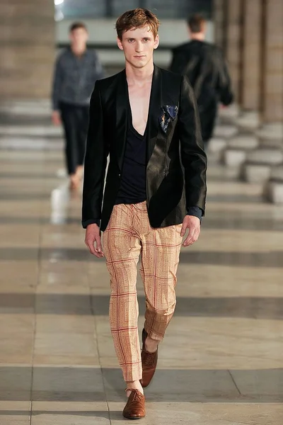 Look 18